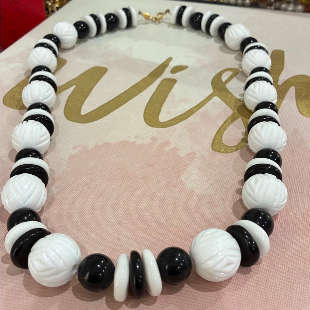 Freirich necklace black and white carved vintage 26 total inches - Picture 10 of 10